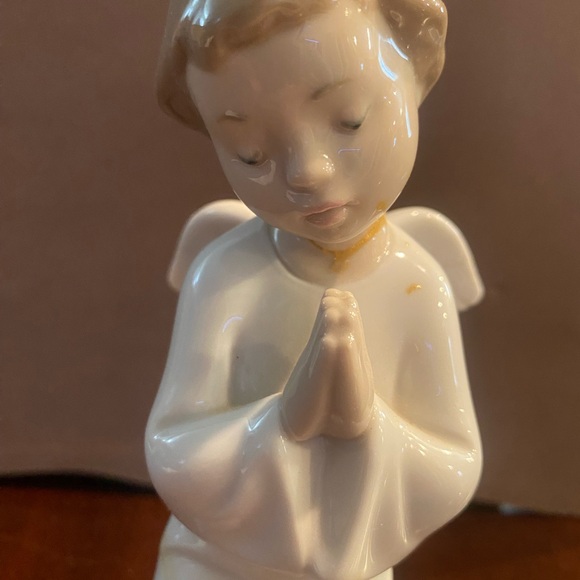 NAO PORCELAIN FIGURE - Picture 1 of 7